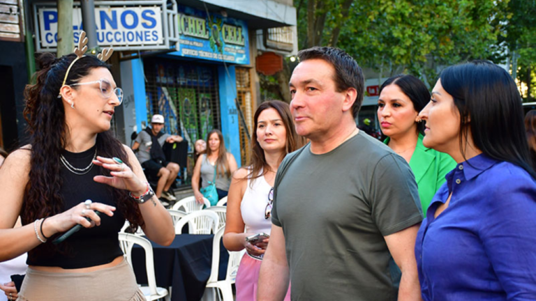 Andrés Watson en el Paseo de Navidad de Florencio Varela