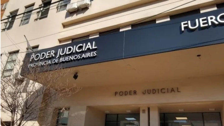 Apareció muerta y con quemaduras en la ducha