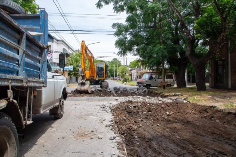 Quilmes avanza en el plan de bacheo en calles y avenidas con financiamiento 100% municipal