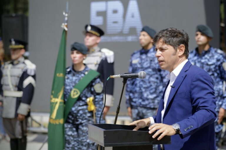 Kicillof en la inauguración de un polo logístico y escuadrón de caballería en Pinamar