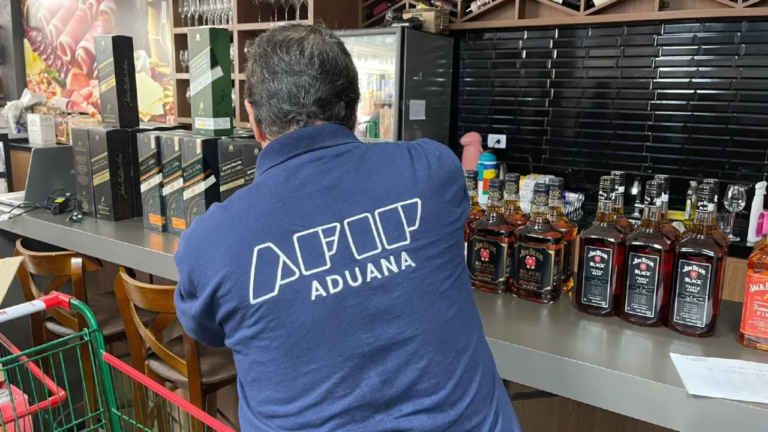 Aduana subasta Fernet y más bebidas a mitad de precio