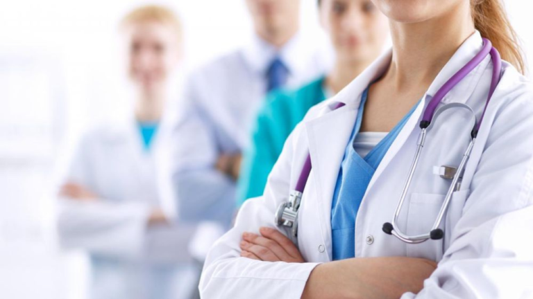 Por primera vez los médicos argentinos tienen garantizada la validez de su título en todo el mundo