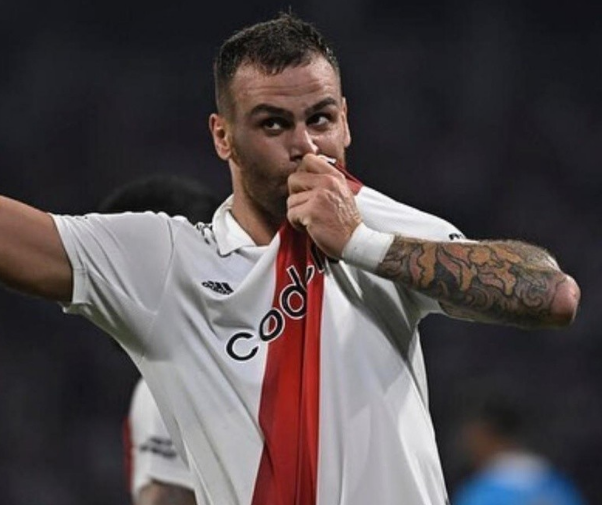 Estudiantes va a la carga por un defensor de River