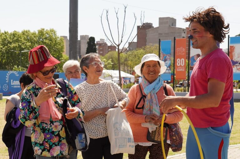 Lanús: lanzan la primera Colonia de Verano para adultos mayores