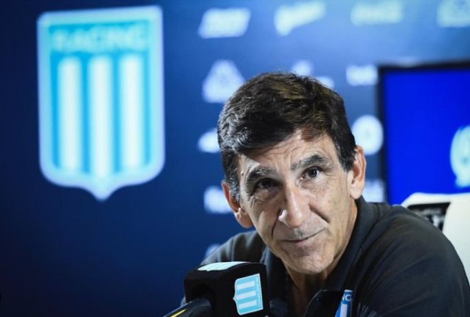 Gustavo Costas en respuesta a un periodista: “Perdiste un partido y ya están prendiendo fuego”