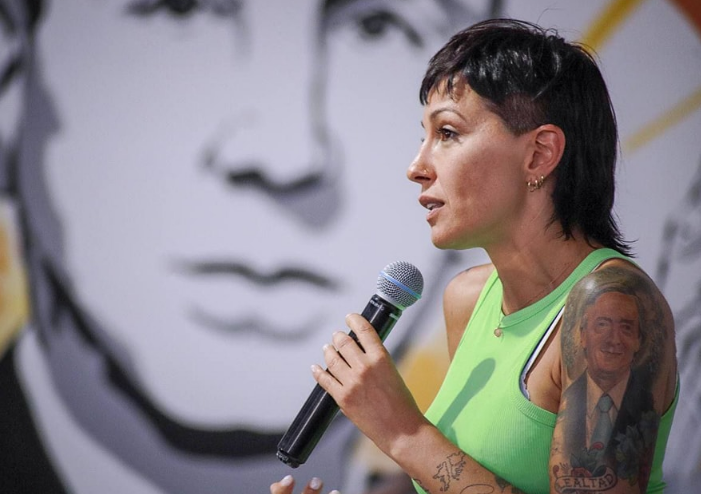 Mayra entregó una habilitación y supervisó un operativo de limpieza
