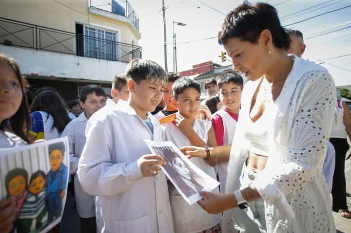 Mayra Mendoza en el homenaje a Vicenta Orrego en Quilmes