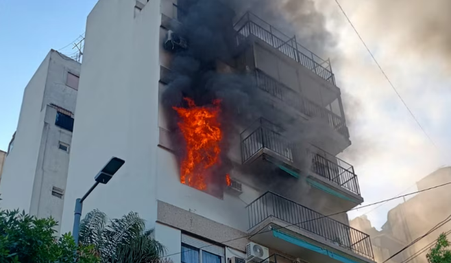 Cuatro heridos en un incendio en Flores