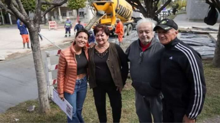 Mayra Mendoza recorrió trabajos de bacheos en Bernal Oeste