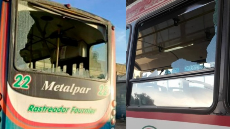 Colectivos apedreados en día de paro