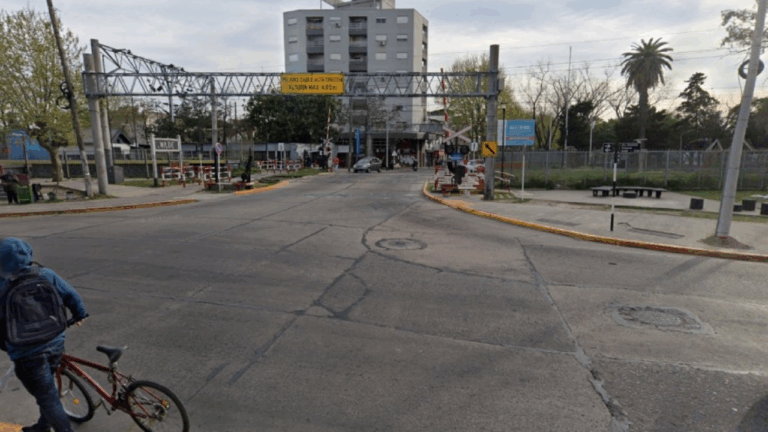 Clausuraron el cruce a nivel de Wilde Centro