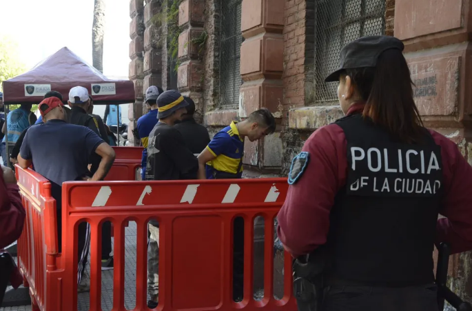 Mas de 100 trapitos demorados durante el partido de Boca contra Barracas