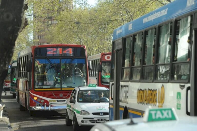¿Hay paro de colectivos este martes? Las exigencias salariales de la UTA
