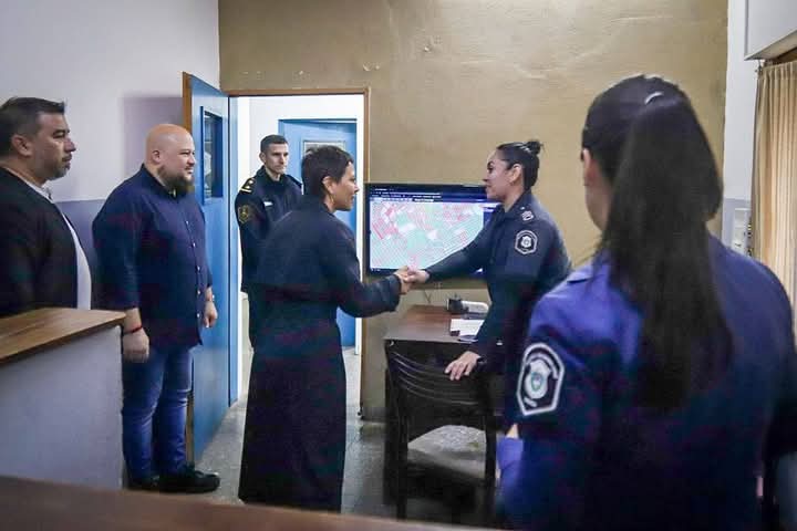 Mayra Mendoza visitó el Comando de Patrullas Quilmes y anunció nuevas inversiones en seguridad