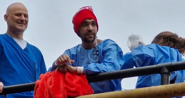 Esperanzadoras imágenes de Pablo Grillo desde el Hospital Ramos Mejía