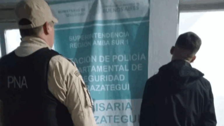 Detenido por los vecinos: pidió prestado un teléfono y salió corriendo