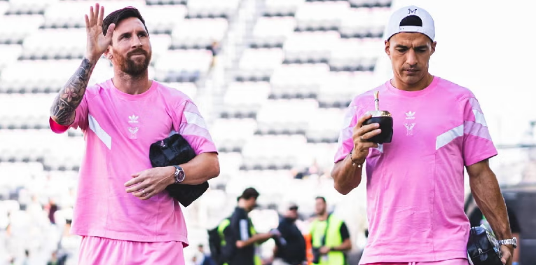 Messi se une al club de Suárez y revoluciona el fútbol uruguayo