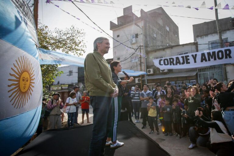 Mayra Mendoza y Máximo Kirchner recorrieron obras en Quilmes