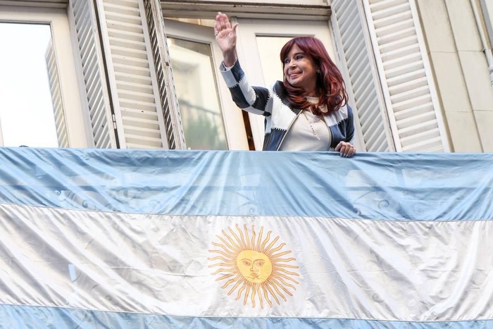 La defensa de Cristina Kirchner pidió prisión domiciliaria tras el fallo de la Corte Suprema
