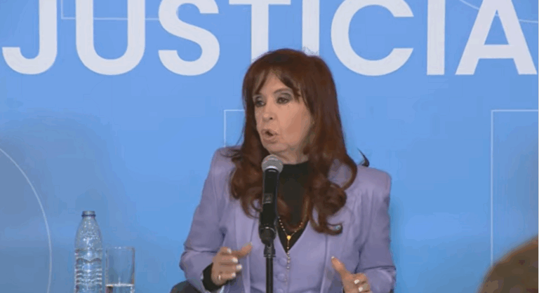 Cristina Kirchner: «Soy una fusilada que vive y no me va a alcanzar la vida para agradecerle a Dios»