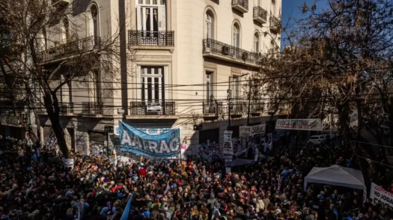 Visitas a Cristina Kirchner: lanzan una campaña para pedir autorización