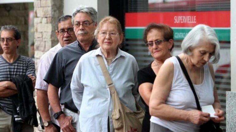 El nuevo aumento a los jubilados no alcanza ni para un kilo de pan