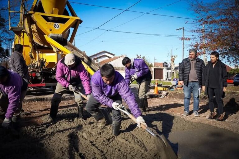 Mayra Mendoza supervisó trabajos de bacheo de hormigón en Quilmes