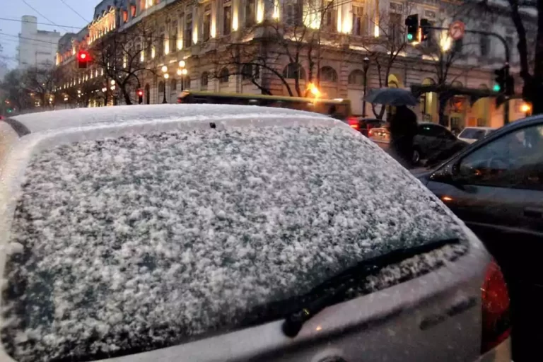 Alerta por posibles nevadas en Buenos Aires este lunes