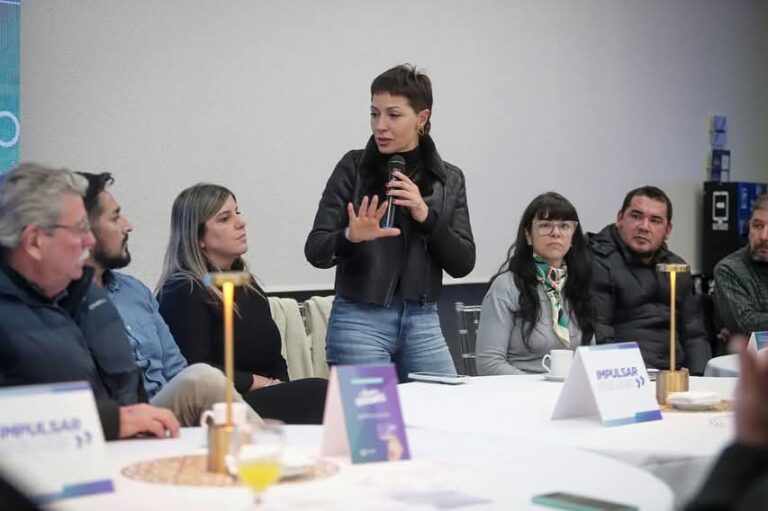Mayra Mendoza otorgó certificados de habilitación municipal a comercios en Quilmes