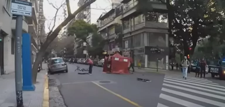 Atropelló, mató a un ciclista y se fugó: horror en Palermo