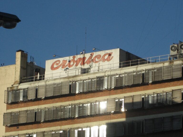 INCIDENTE EN CRÓNICA TV: UN HOMBRE AMENAZÓ AL PERSONAL Y FUE DETENIDO