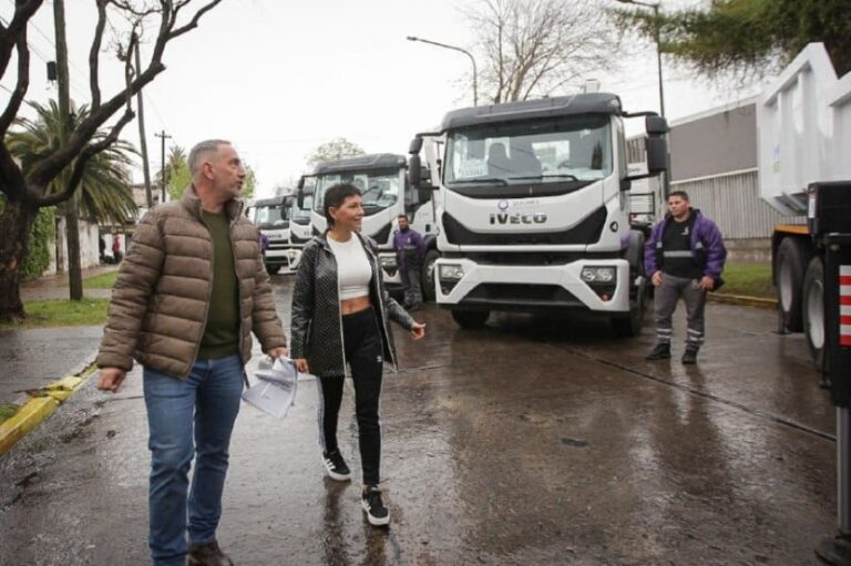 MAYRA MENDOZA PRESENTÓ OCHO NUEVOS CAMIONES PARA EL ÁREA DE AMBIENTE Y GIRSU EN QUILMES