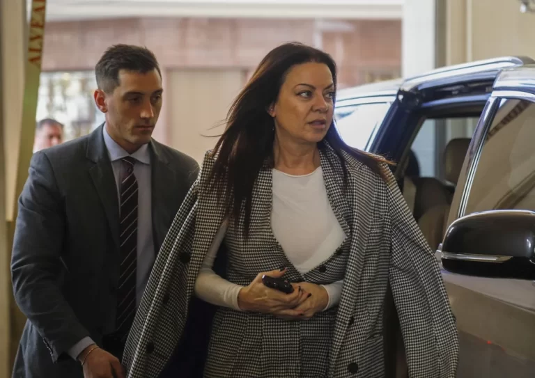 ORGANIZACIONES SOCIALES PROTESTAN FRENTE A CAPITAL HUMANO POR LA FALTA DE ALIMENTOS