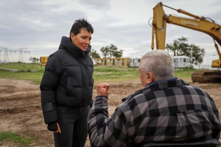 MAYRA MENDOZA RECORRIÓ LA NUEVA PILETA DEL SINDICATO DE EMPLEADOS DE COMERCIO