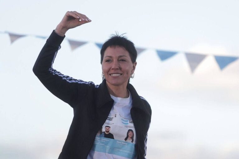 MAYRA MENDOZA CRUZÓ A ESPERT: “LA VERDAD SIEMPRE SALE A LA LUZ”