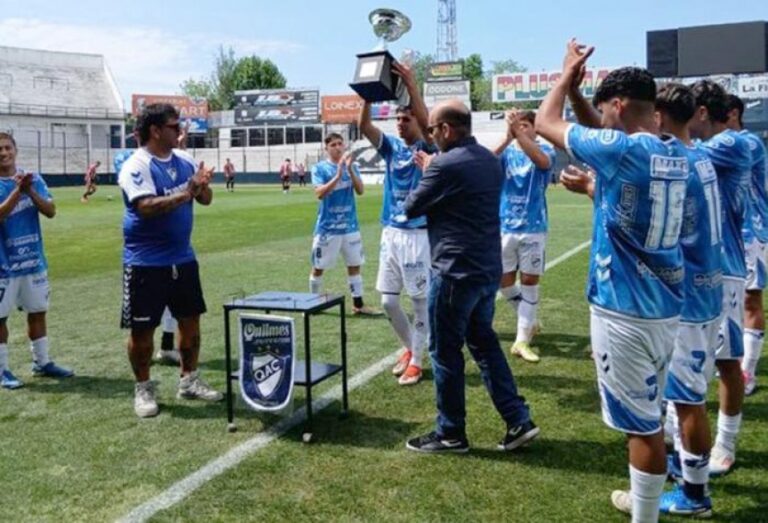 QUILMES FESTEJÓ EL TÍTULO DE RESERVA EN EL CENTENARIO EN MEDIO DE LA SANCIÓN DE FIFA